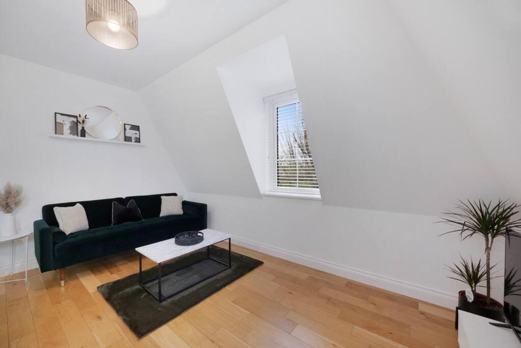 Roomy One Bed Loft Apartment Bishop's Stortford Buitenkant foto