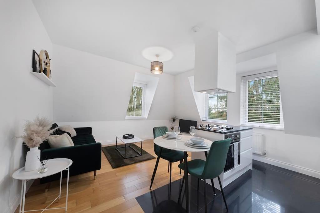 Roomy One Bed Loft Apartment Bishop's Stortford Buitenkant foto