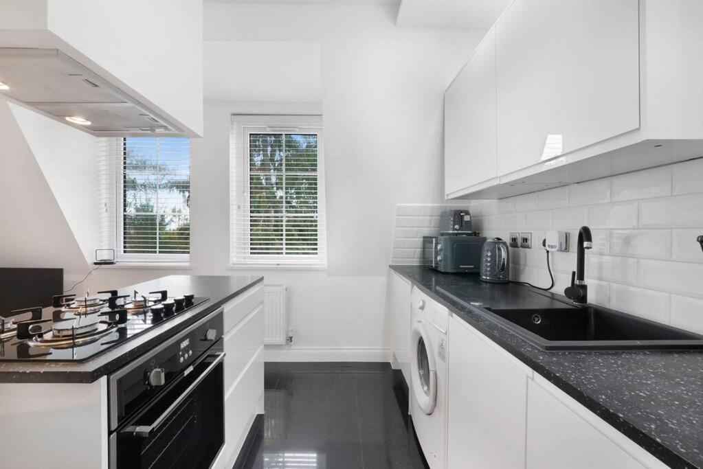 Roomy One Bed Loft Apartment Bishop's Stortford Buitenkant foto