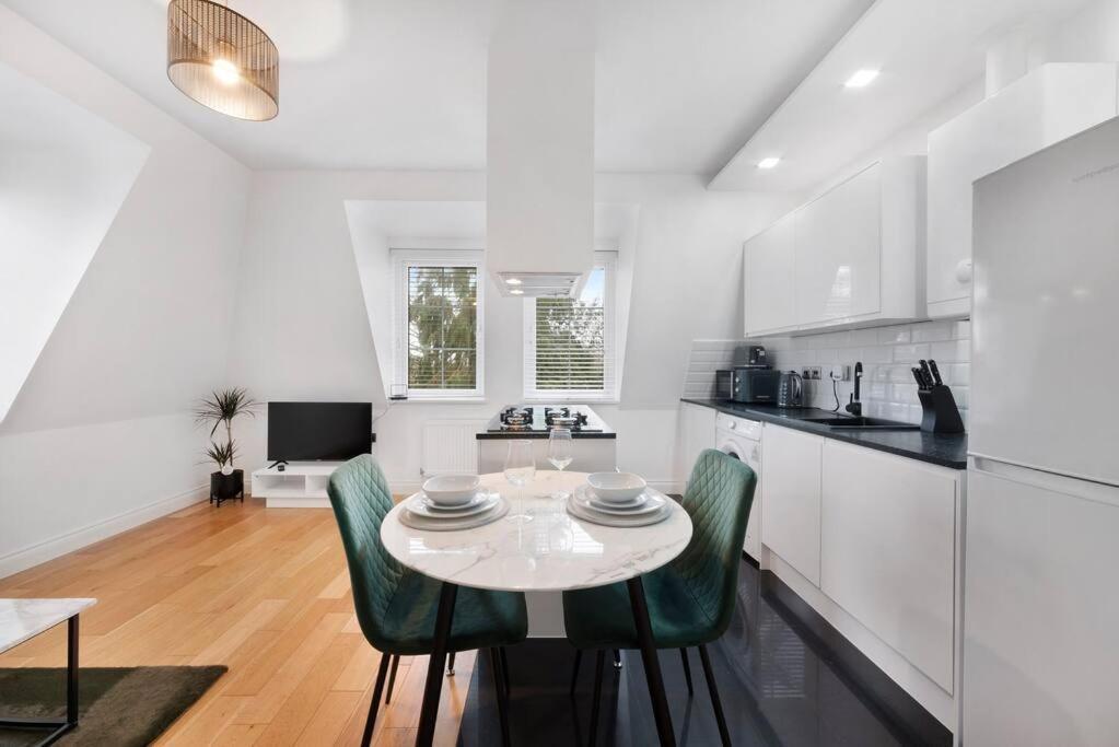 Roomy One Bed Loft Apartment Bishop's Stortford Buitenkant foto